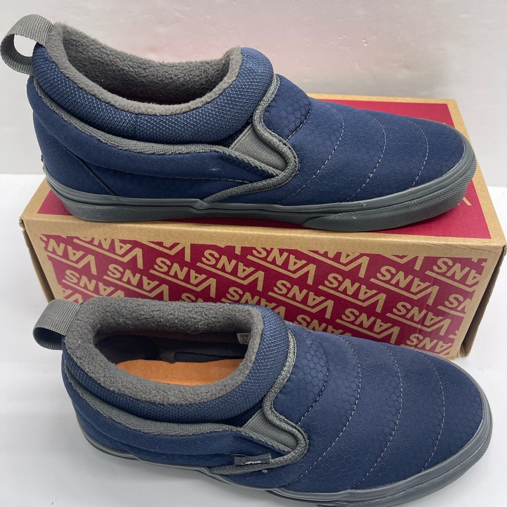 Vans WMNS
Cozy Mesh Parisian Night
VN0009QUJDU Blue Slip-On Sneakers - Picture 4 of 16